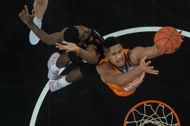 他依然利用 他依然利用